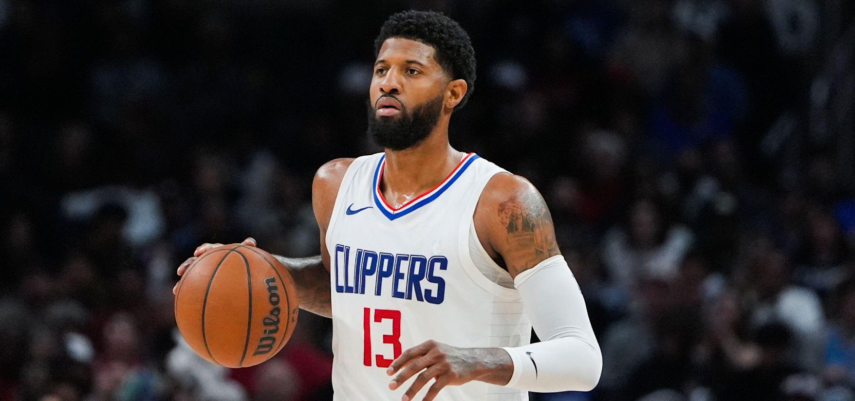 湖人队浓眉哥视网膜修复术后回归训练场，状态良好期待新赛季